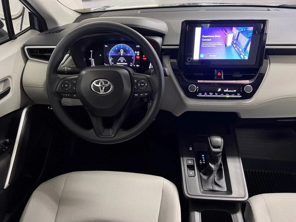 Toyota Corolla Cross L 2WD (Natl) 2026 — side view