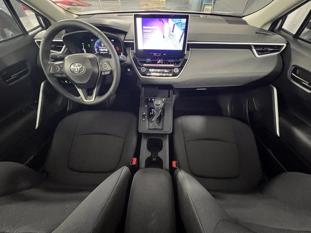 Toyota Corolla Cross LE 4WD (Natl) 2026 — side view