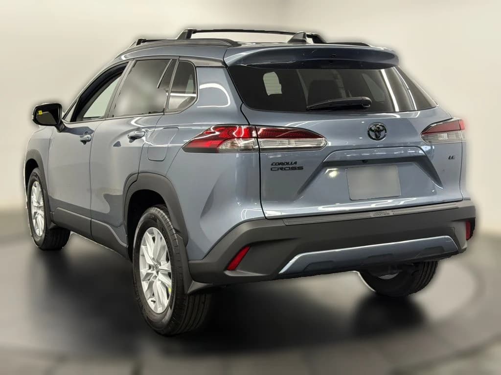 Toyota Corolla Cross LE 2WD (Natl) 2026 — side view