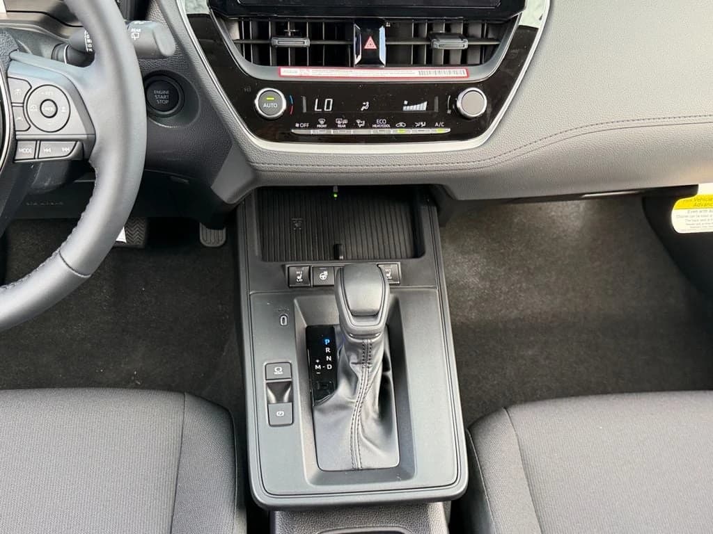 Toyota Corolla Cross LE 4WD (Natl) 2026 — side view