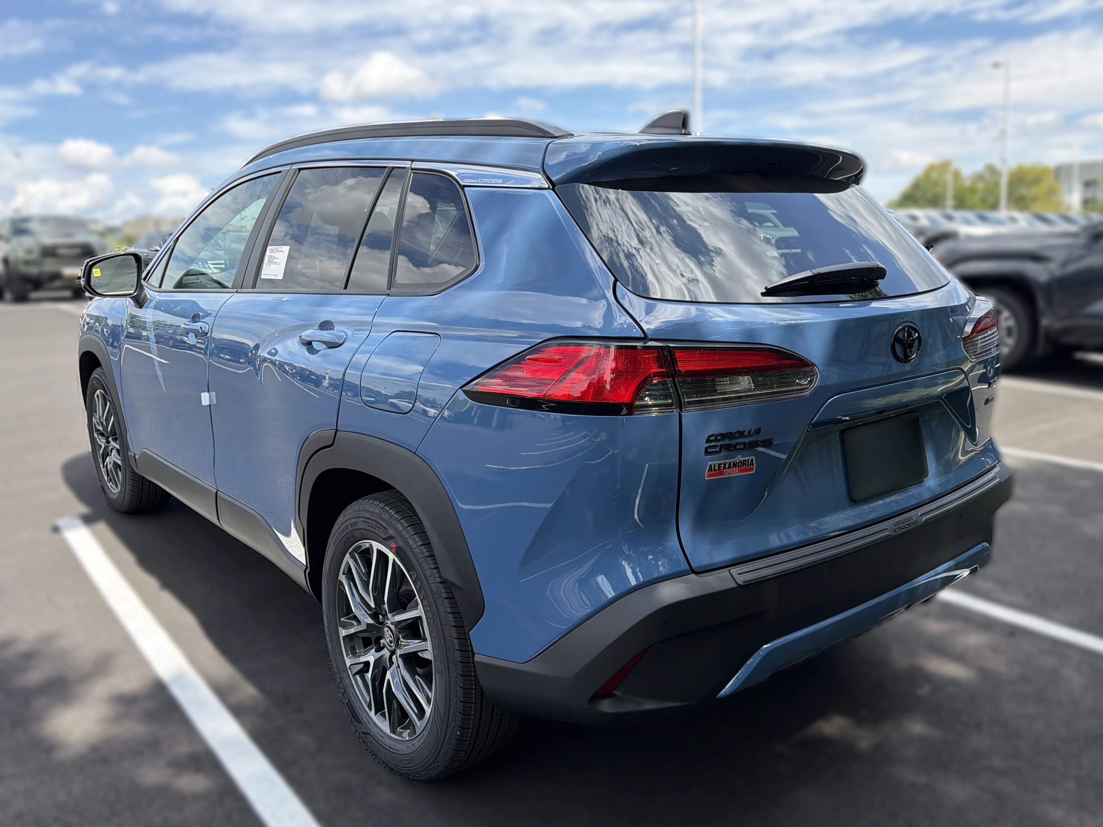 Toyota Corolla Cross XLE 4WD (Natl) 2026 — side view