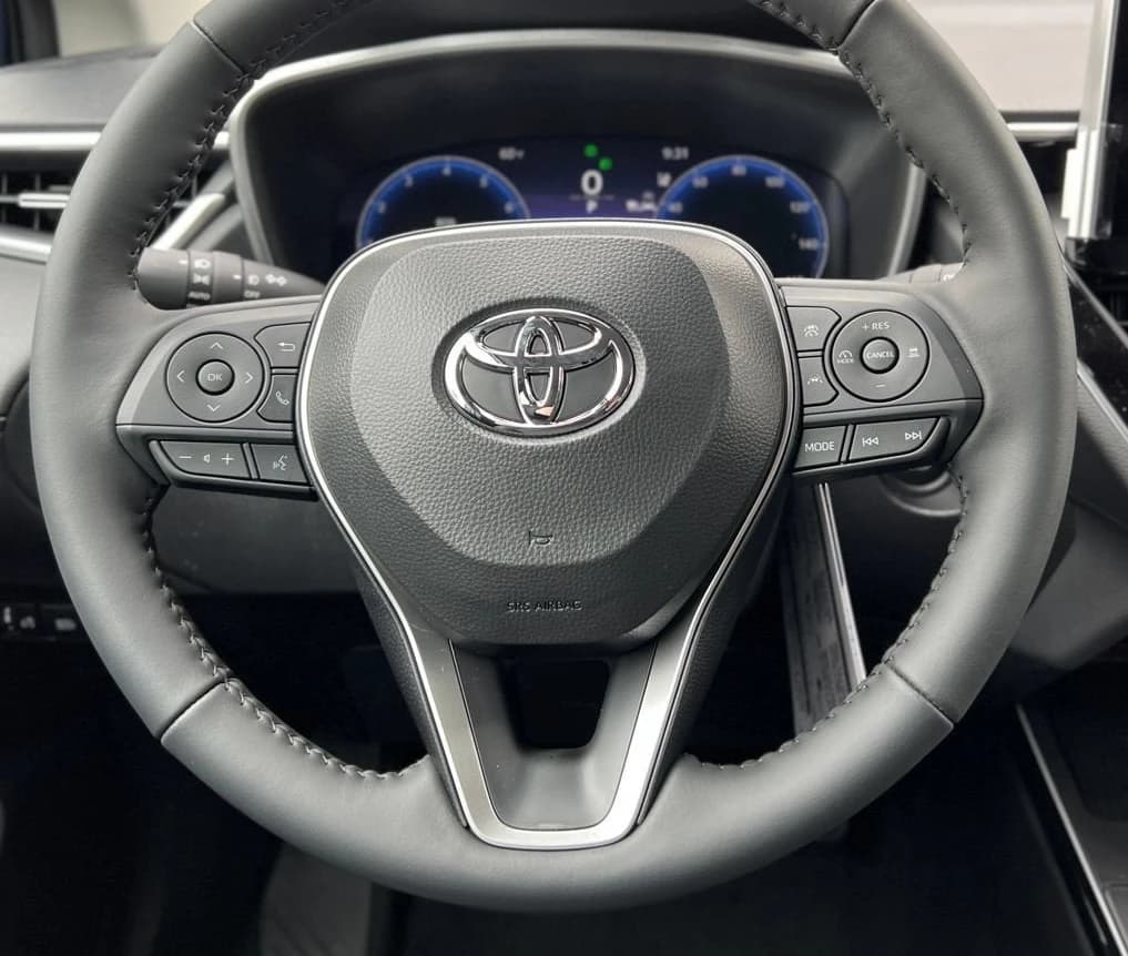 Toyota Corolla Cross XLE 4WD (Natl) 2026 — side view