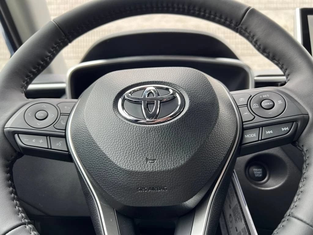 Toyota Corolla Cross XLE 4WD (Natl) 2026 — side view