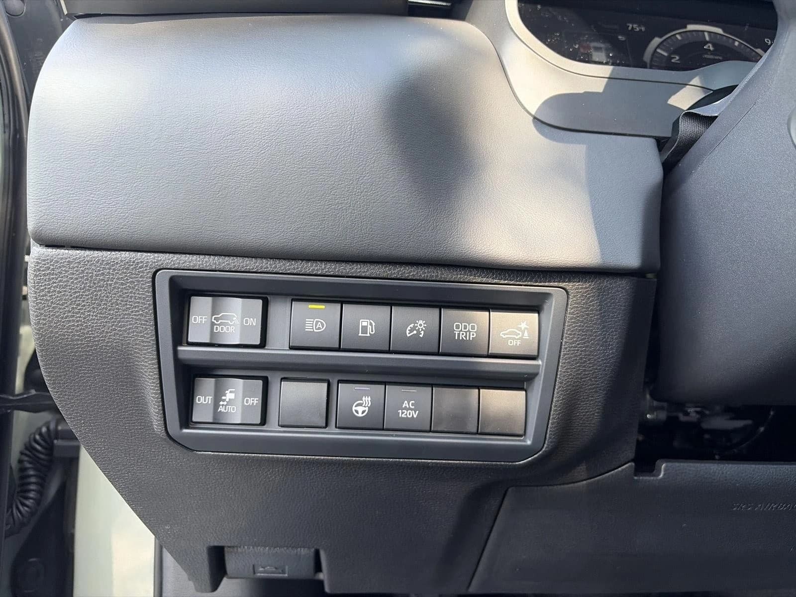 Toyota Sequoia Platinum 4WD (Natl) 2026 — side view
