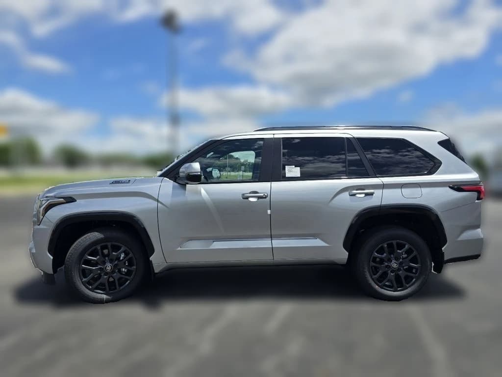 Toyota Sequoia SR5 4WD (Natl) 2026 — side view