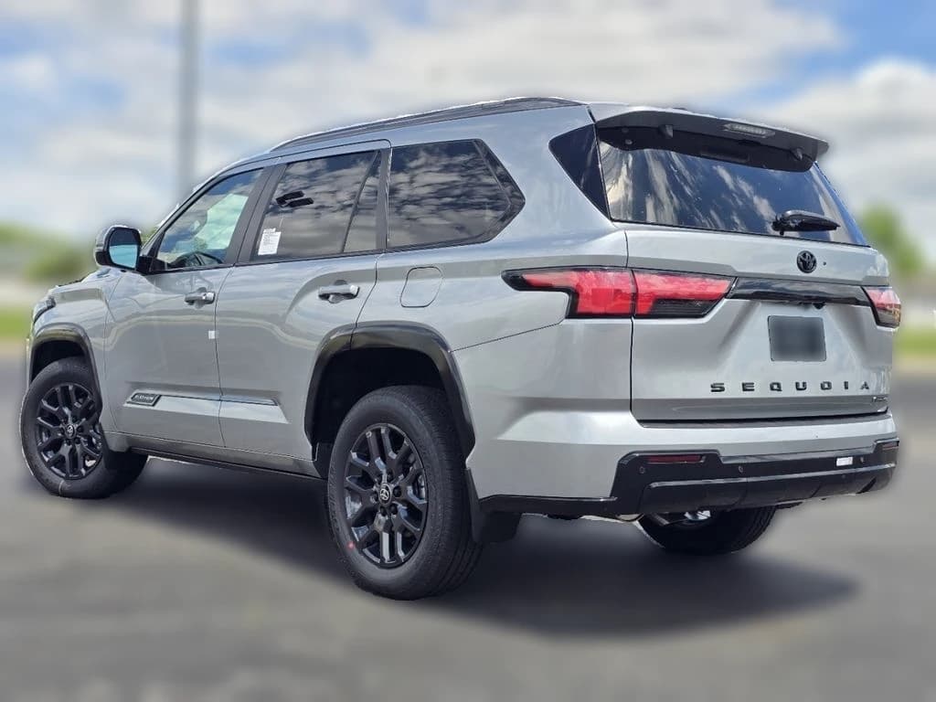 Toyota Sequoia SR5 4WD (Natl) 2026 — side view