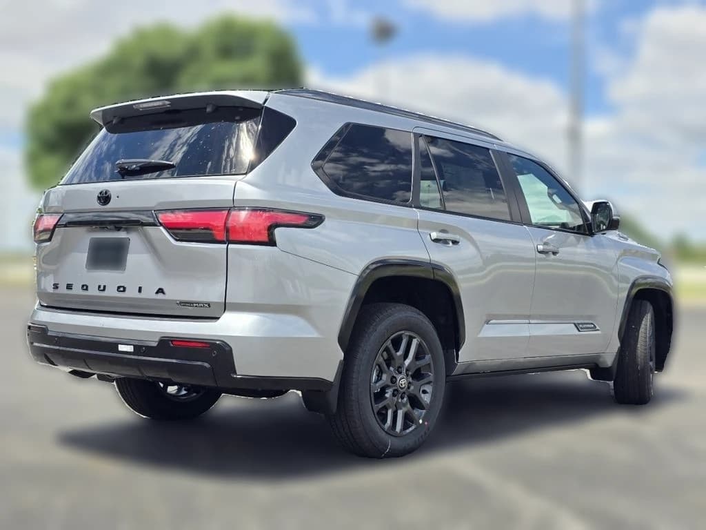 Toyota Sequoia SR5 4WD (Natl) 2026 — side view