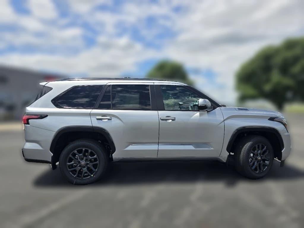 Toyota Sequoia SR5 4WD (Natl) 2026 — side view