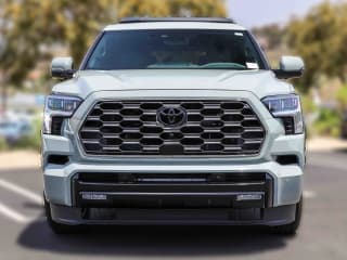 Toyota Sequoia Platinum 4WD (Natl)