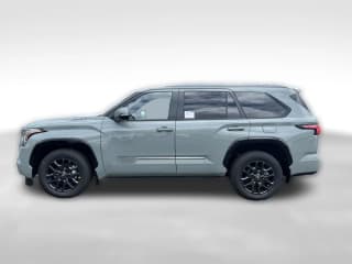 Toyota Sequoia Platinum 4WD (Natl)