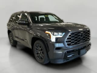 Toyota Sequoia Platinum 4WD (Natl)