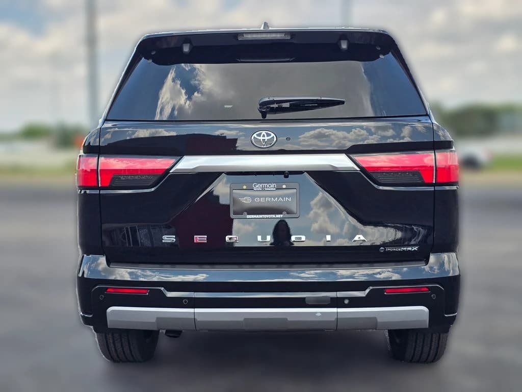Toyota Sequoia Capstone 4WD (Natl) 2026 — side view