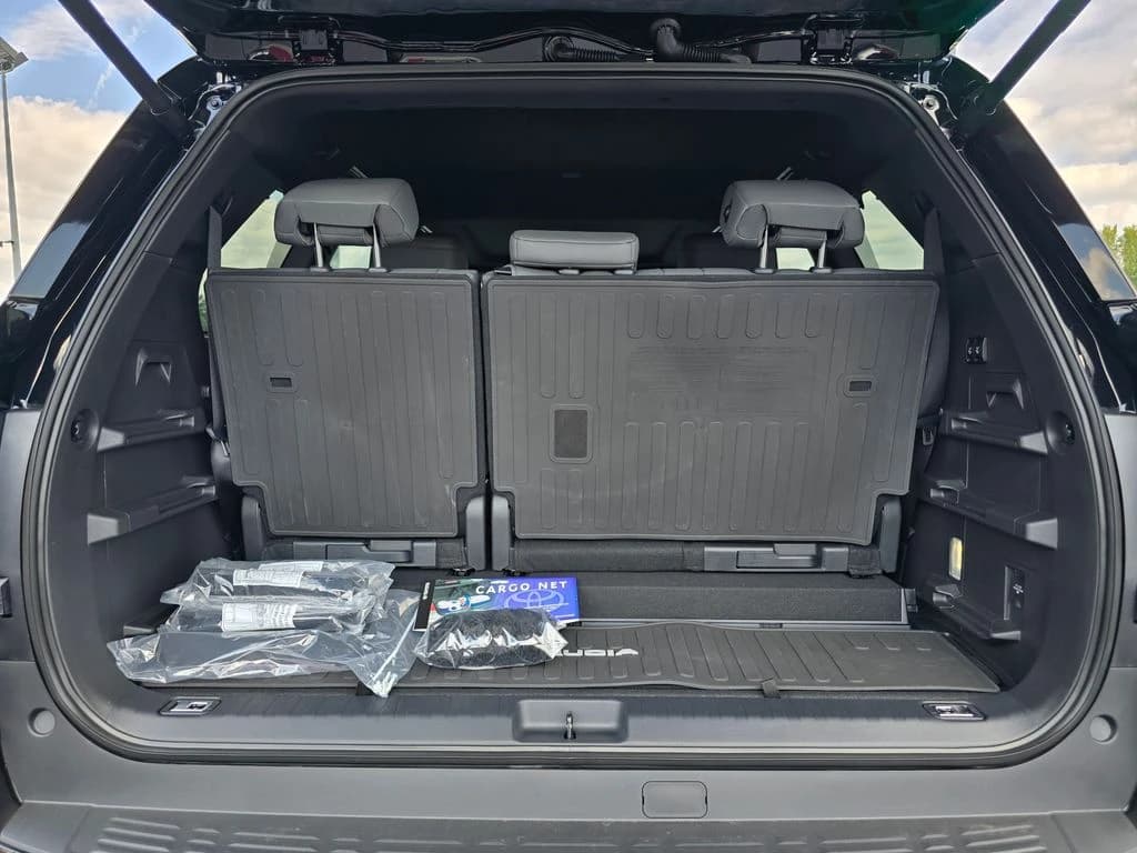 Toyota Sequoia Capstone 4WD (Natl) 2026 — side view