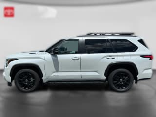 Toyota Sequoia Limited 4WD (Natl)