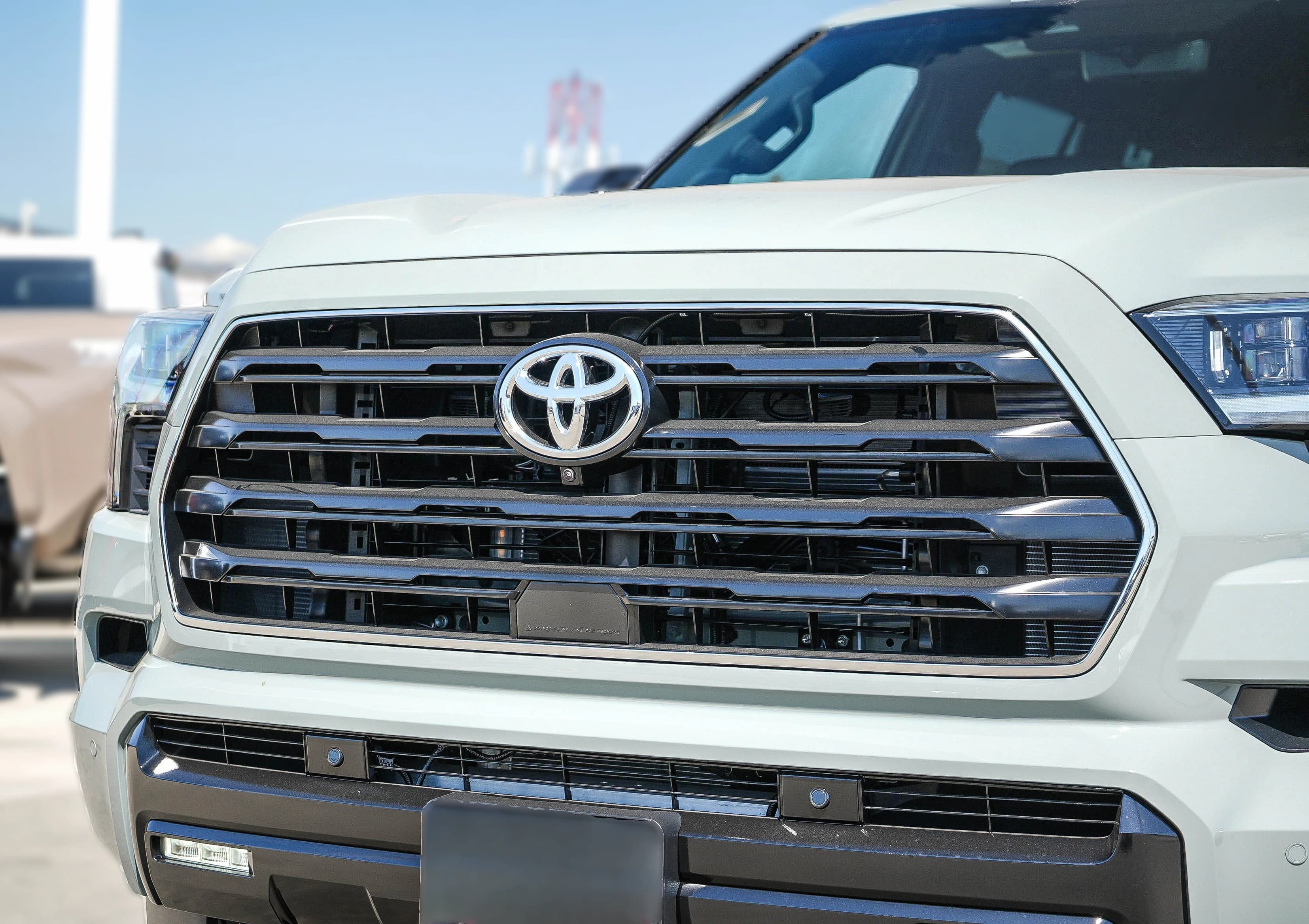 Toyota Sequoia Limited 4WD (Natl) 2026 — side view
