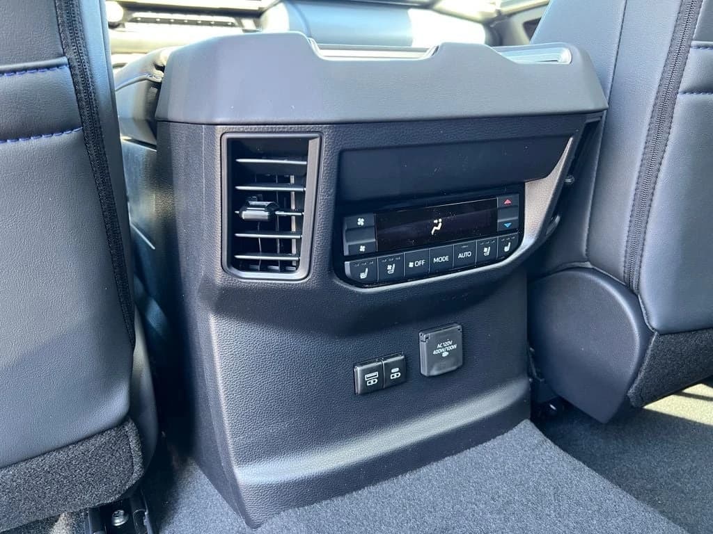 Toyota Sequoia Platinum 4WD (Natl) 2026 — side view