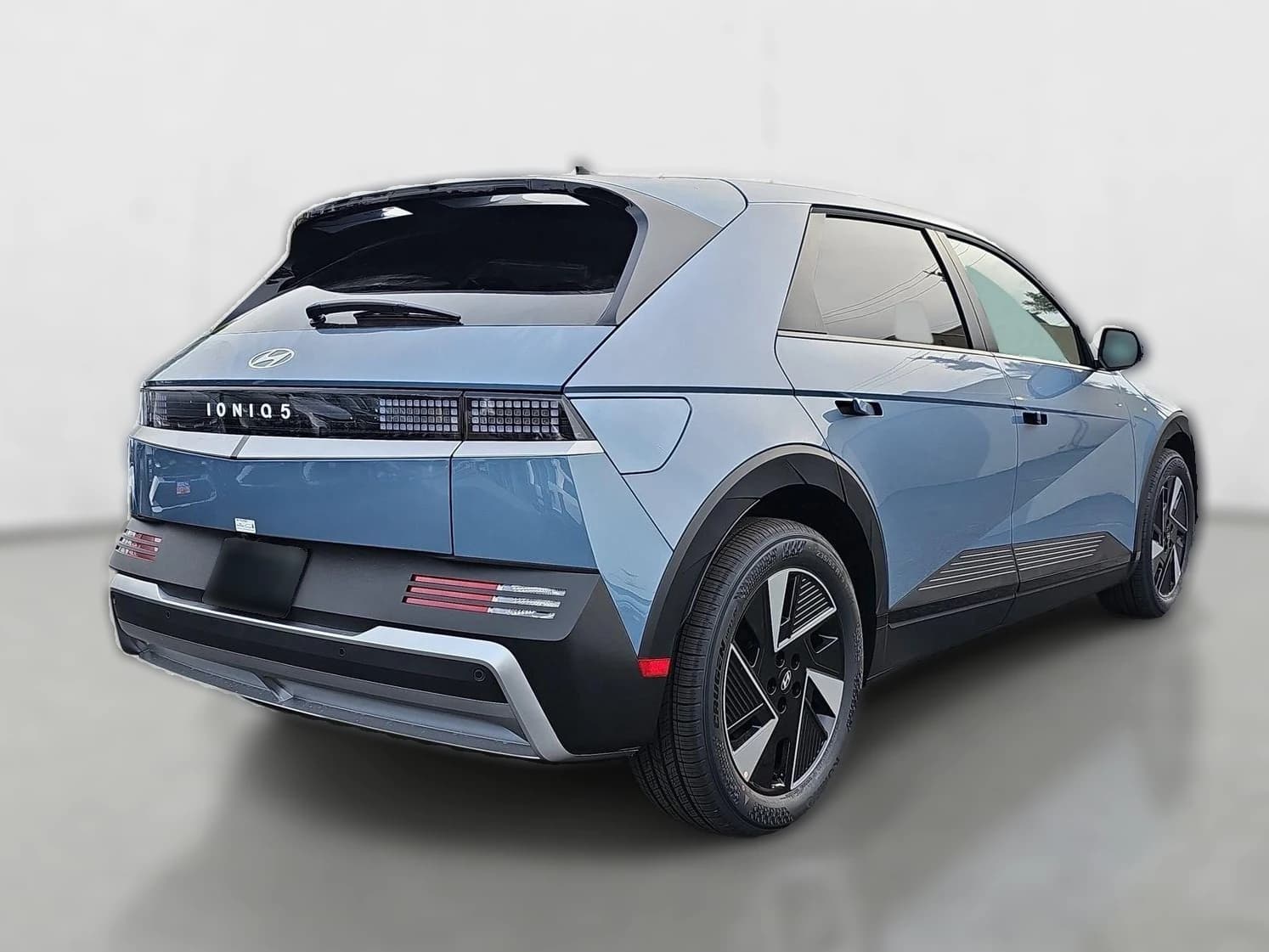 Hyundai IONIQ 5 SE RWD 2026 — side view