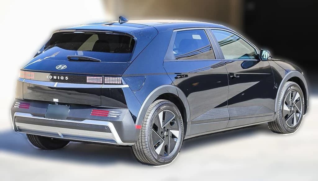 Hyundai IONIQ 5 SE RWD 2026 — side view