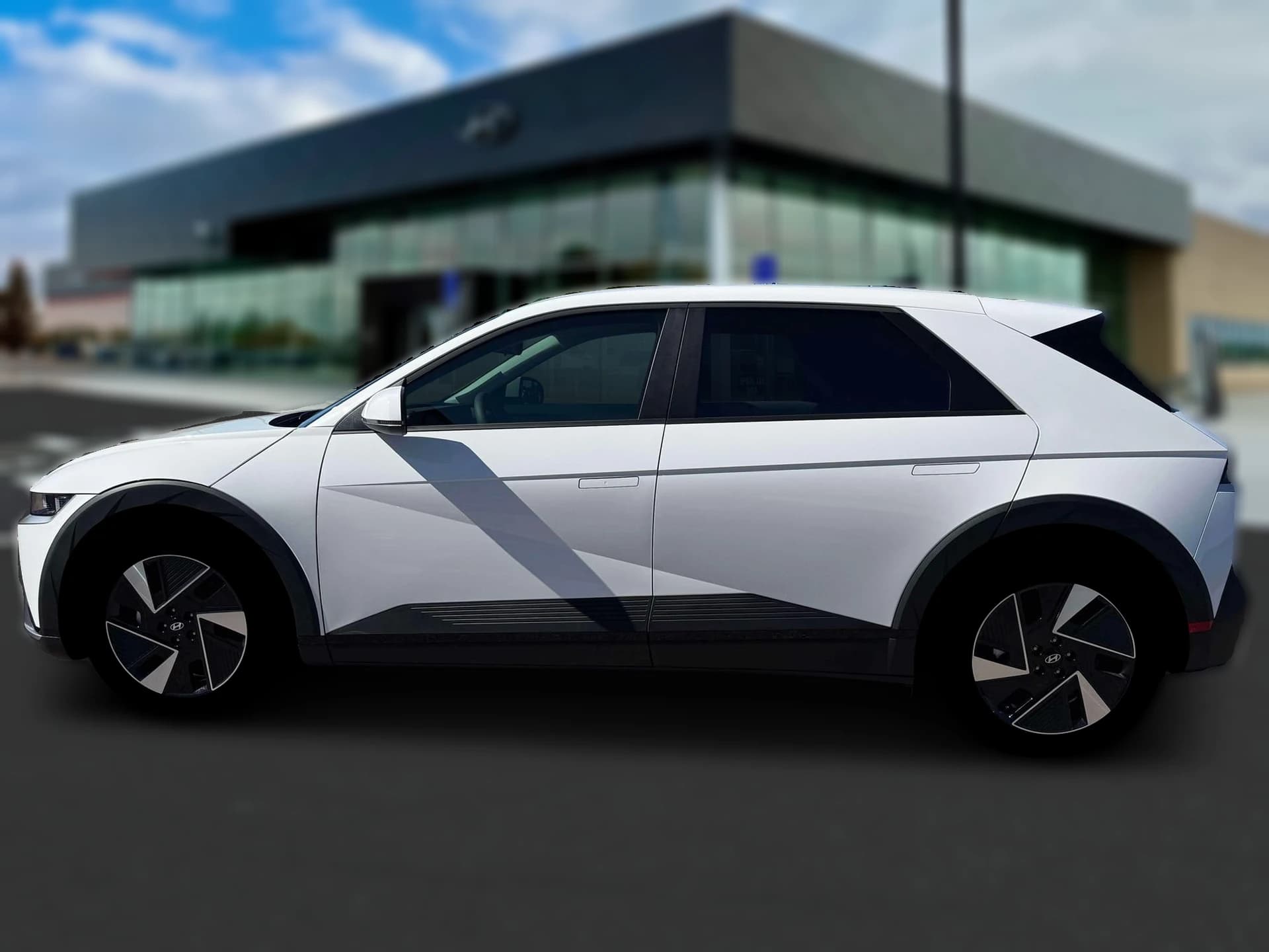 Hyundai IONIQ 5 SE AWD 2026 — side view