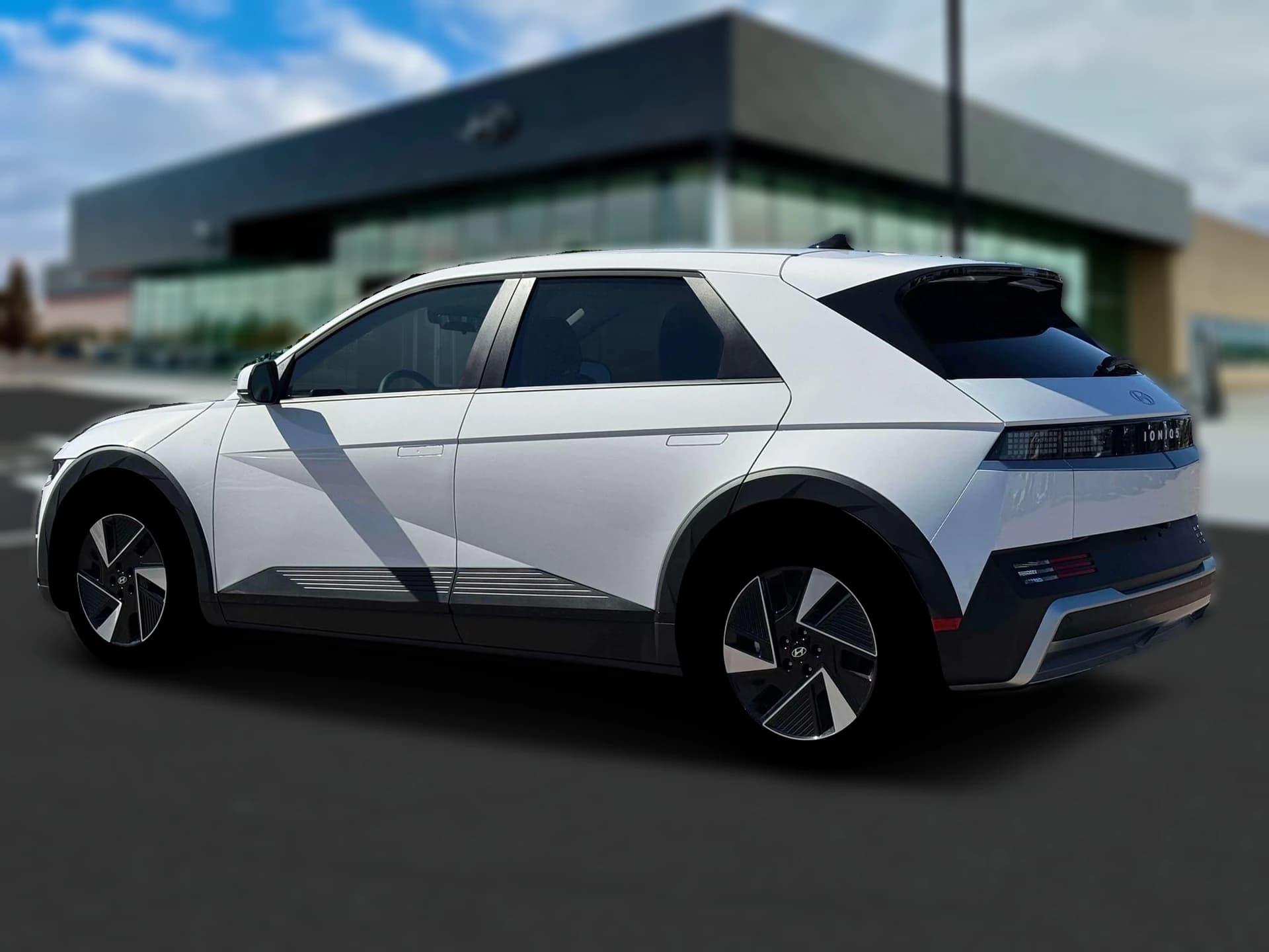 Hyundai IONIQ 5 SE AWD 2026 — side view