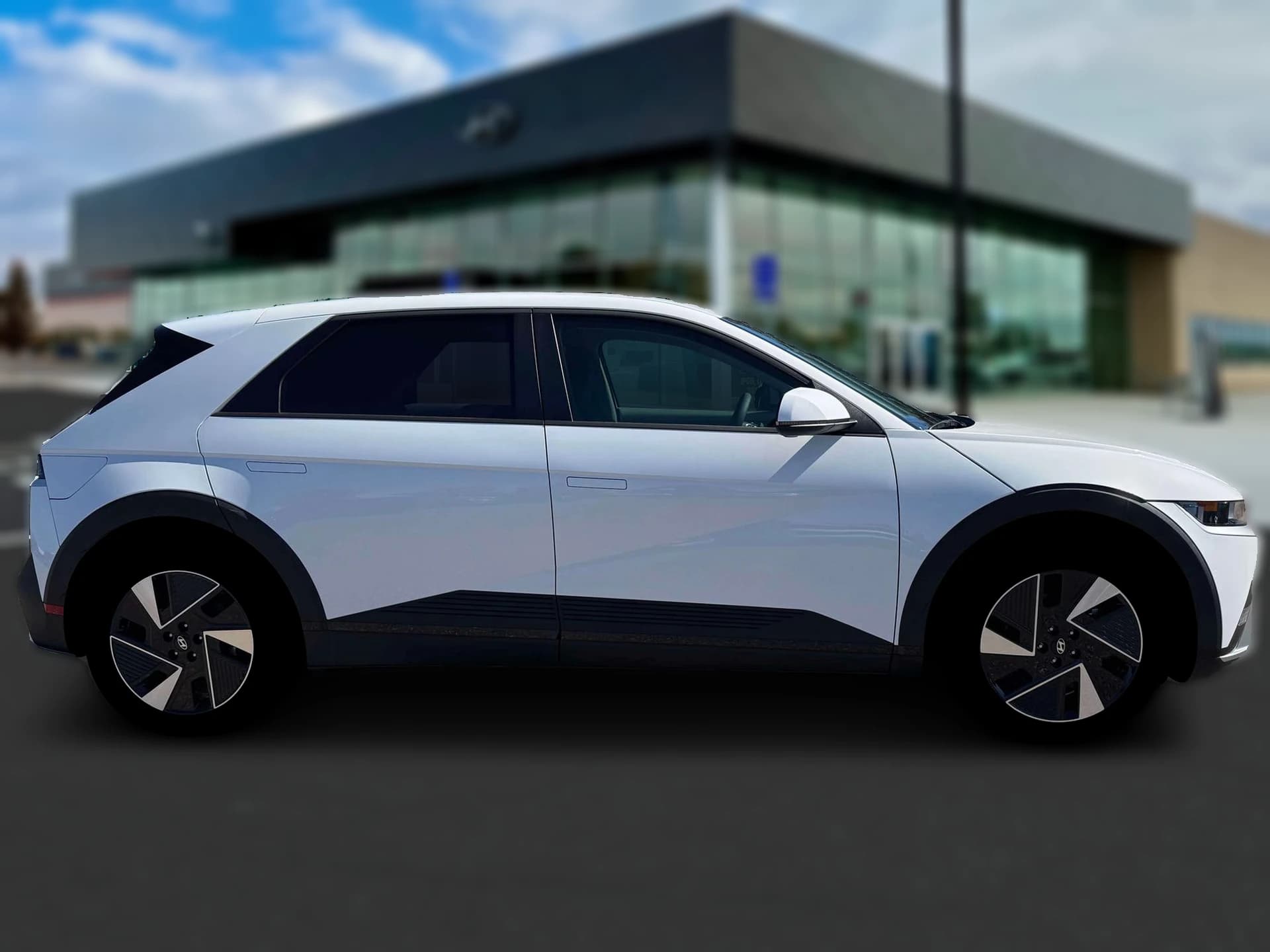 Hyundai IONIQ 5 SE AWD 2026 — side view