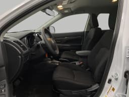 Mitsubishi Outlander Sport ES 2.0 AWC 2026 — side view