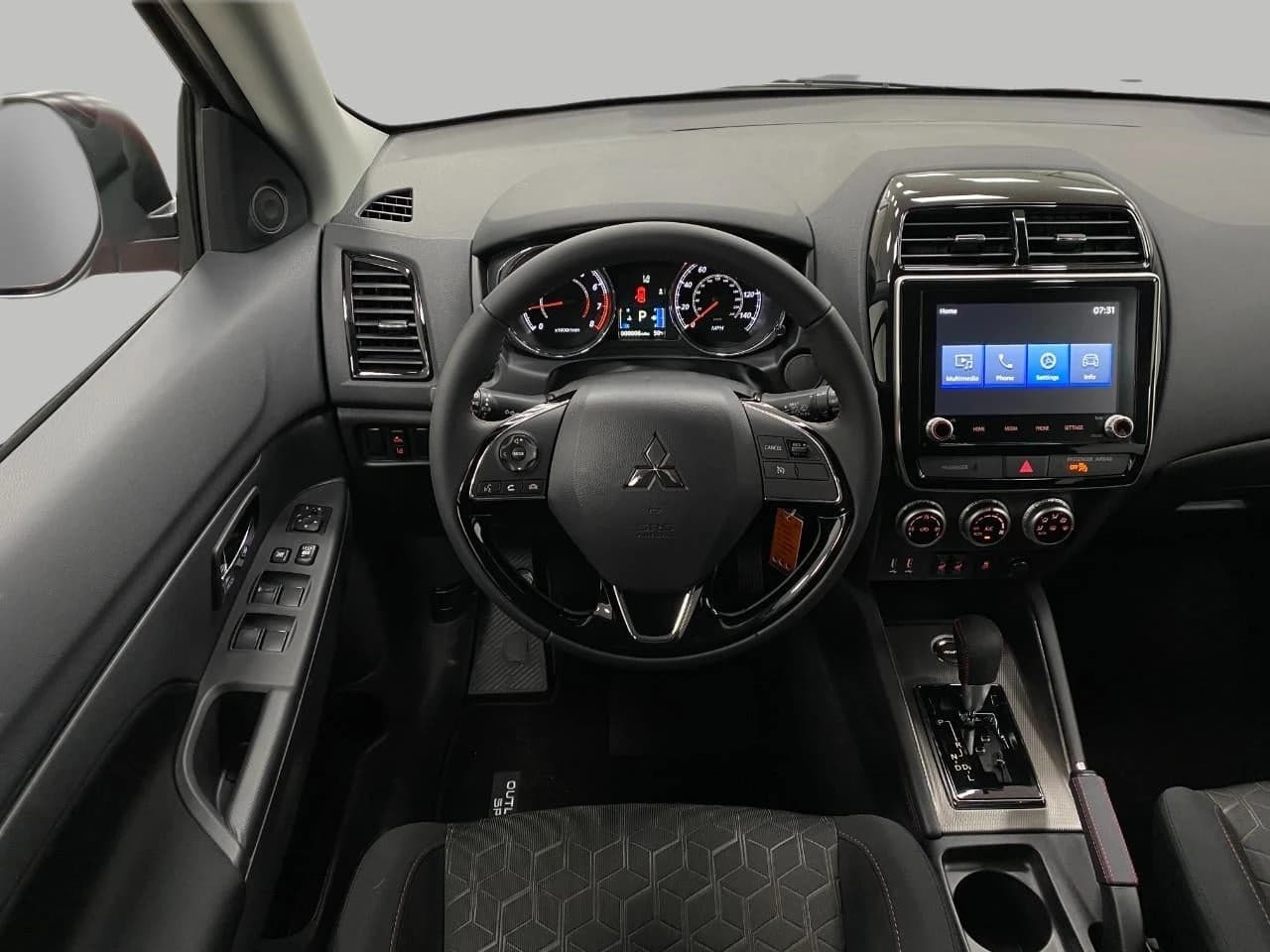 Mitsubishi Outlander Sport LE 2.0 AWC 2026 — side view