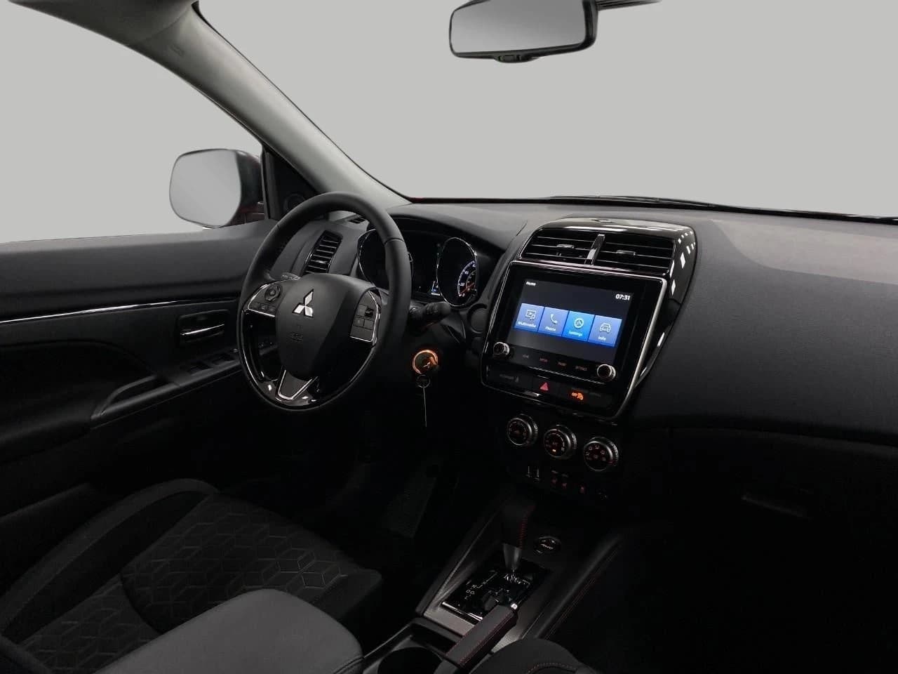 Mitsubishi Outlander Sport LE 2.0 AWC 2026 — side view