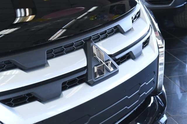 Mitsubishi Outlander Sport ES 2.0 AWC 2027 — side view