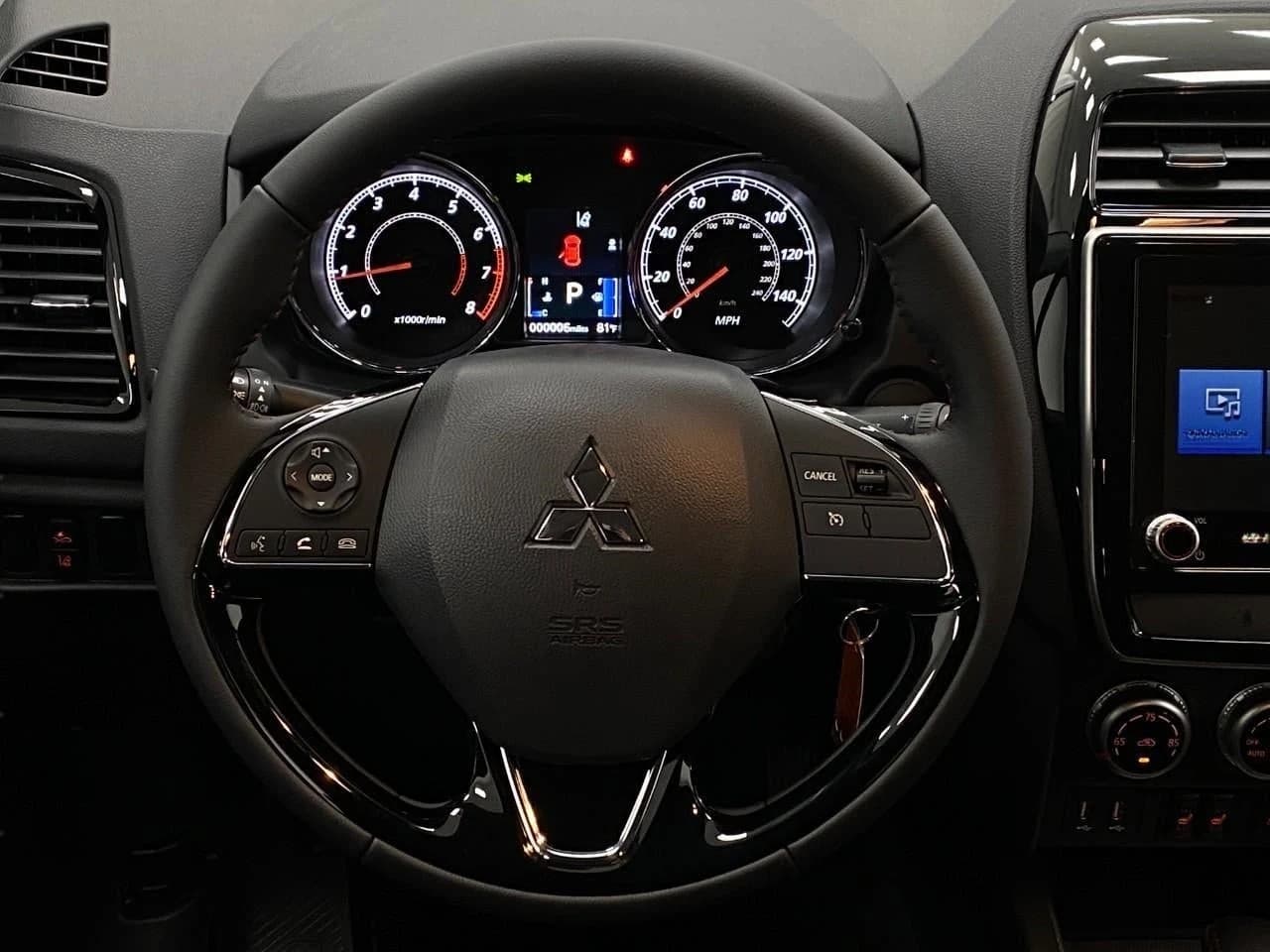 Mitsubishi Outlander Sport LE 2.0 AWC 2026 — side view