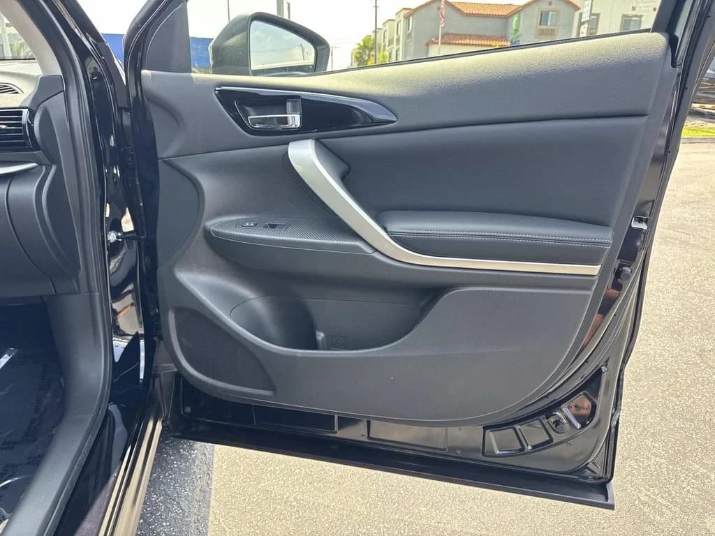 Mitsubishi Eclipse Cross SE S-AWC 2026 — side view