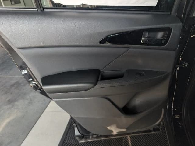 Mitsubishi Eclipse Cross Black Edition S-AWC 2026 — side view