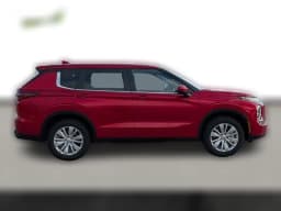 Mitsubishi Outlander ES FWD 2025 — side view