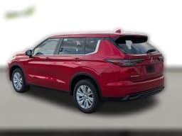 Mitsubishi Outlander ES FWD 2025 — side view
