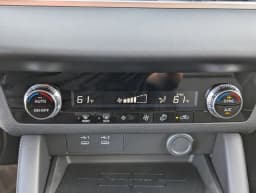 Mitsubishi Outlander ES FWD 2025 — side view