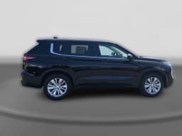 Mitsubishi Outlander ES FWD 2026 — side view