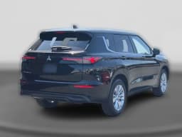 Mitsubishi Outlander ES FWD 2026 — side view