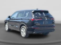 Mitsubishi Outlander ES FWD 2026 — side view