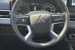 Mitsubishi Outlander ES FWD 2026 — side view