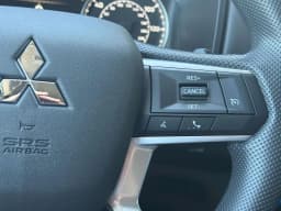 Mitsubishi Outlander ES FWD 2026 — side view