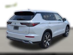Mitsubishi Outlander SE FWD 2026 — side view