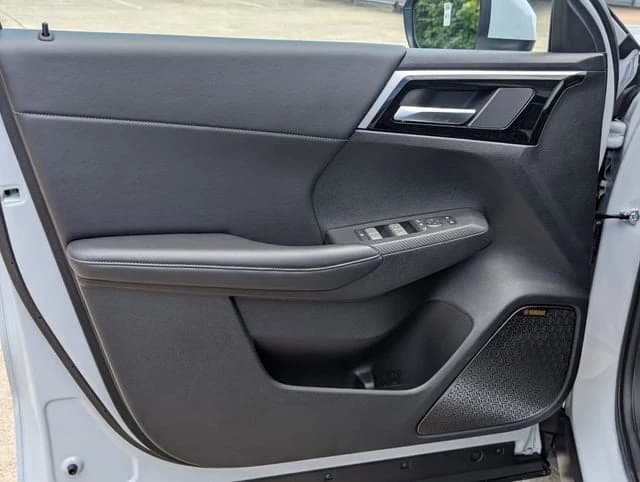 Mitsubishi Outlander SE FWD 2026 — side view