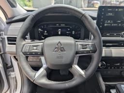 Mitsubishi Outlander SE FWD 2026 — side view