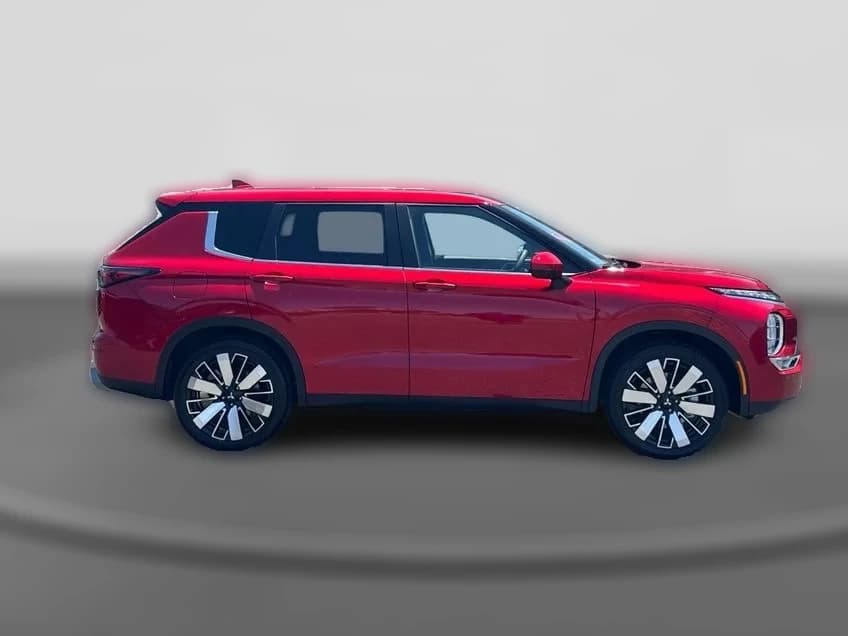 Mitsubishi Outlander SE FWD 2026 — side view
