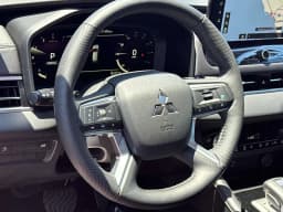 Mitsubishi Outlander SE FWD 2026 — side view