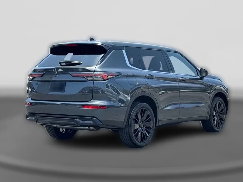 Mitsubishi Outlander SE FWD 2026 — side view