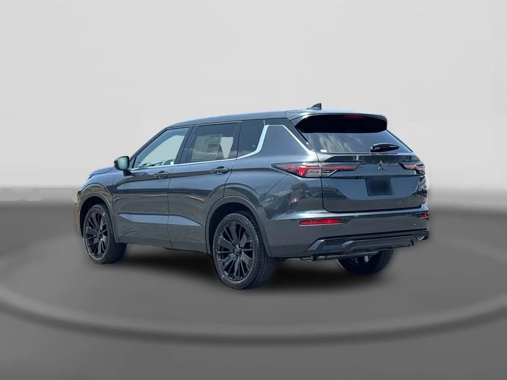 Mitsubishi Outlander SE FWD 2026 — side view