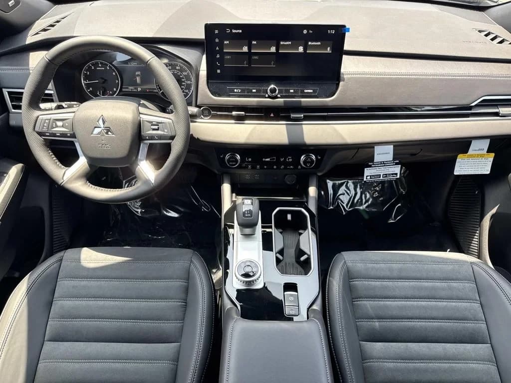 Mitsubishi Outlander SE FWD 2026 — side view