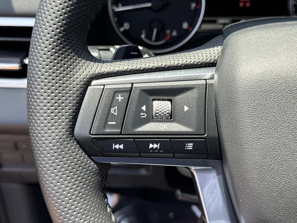 Mitsubishi Outlander SE FWD 2026 — side view