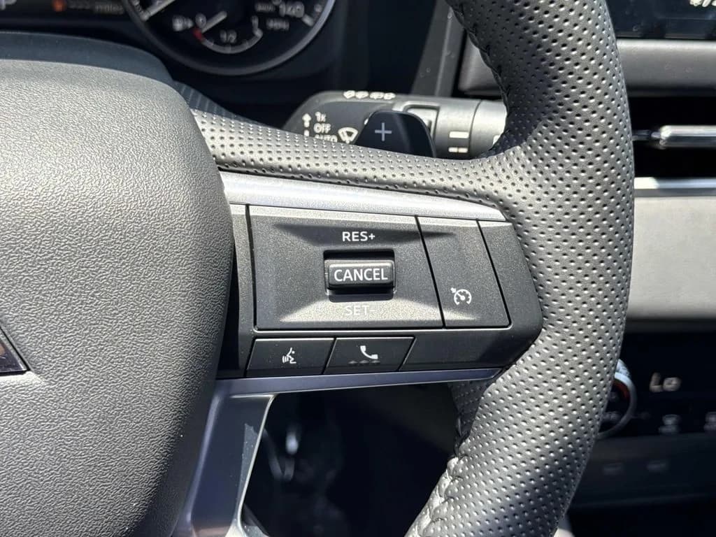 Mitsubishi Outlander SE FWD 2026 — side view
